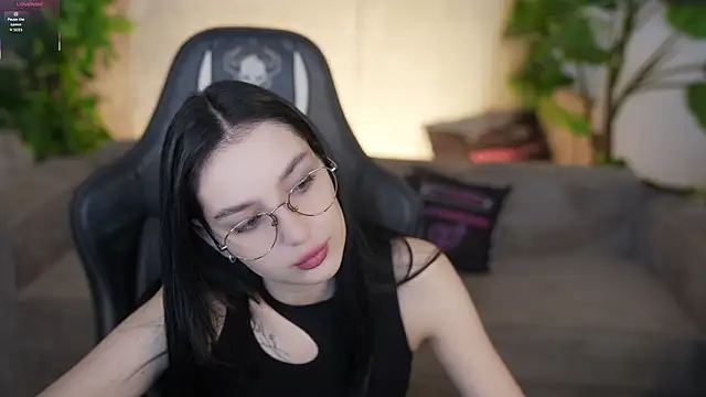 Mila Rose054 online show from 28, 2, 2026