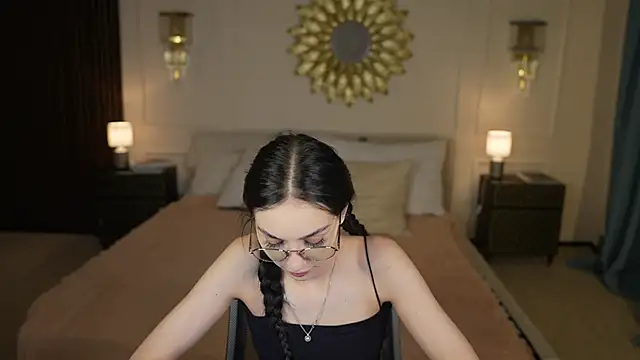Snapshot of Mila_Rose054 chatting on 20, 5, 2026 Mila Rose054 online show from 20, 5, 2026