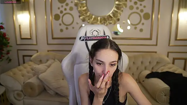 Snapshot of Mila_Rose054 chatting on 23, 7, 2026 Mila Rose054 online show from 23, 7, 2026
