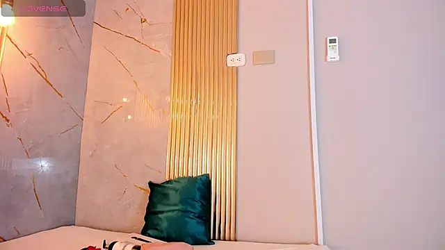 AlanaBlair  online show from 31, 1, 2026