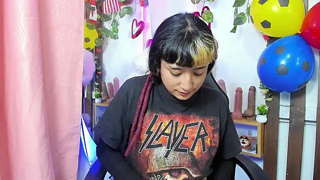 Snapshot of MeowMota_ chatting on 4, 7, 2026 MeowMota online show from 4, 7, 2026