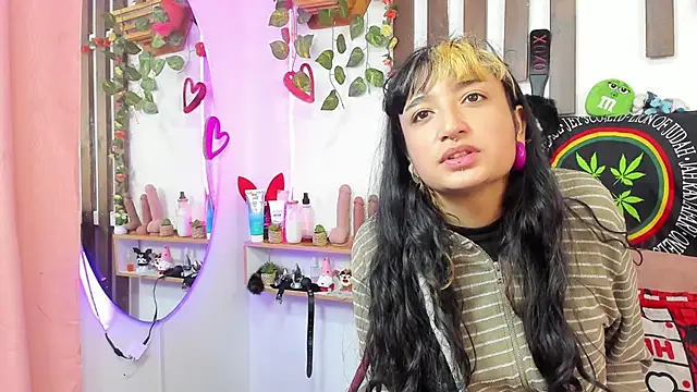 Snapshot of MeowMota_ chatting on 7, 6, 2026 MeowMota online show from 7, 6, 2026