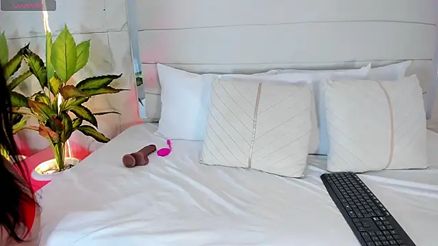 LunaKarther online show from 4, 3, 2026