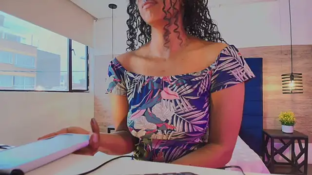 Ellie-Alves online show from 14, 4, 2026