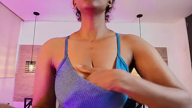 Snapshot of Ellie-Alves chatting on 3, 7, 2026 Ellie-Alves online show from 3, 7, 2026