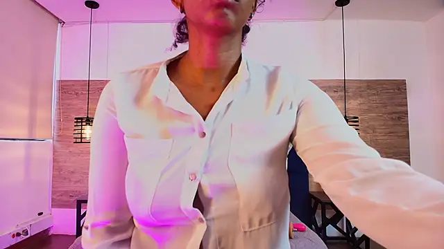 Snapshot of Ellie-Alves chatting on 18, 6, 2026 Ellie-Alves online show from 18, 6, 2026