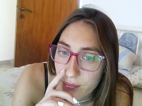 Noracherry online show from 7, 2, 2026