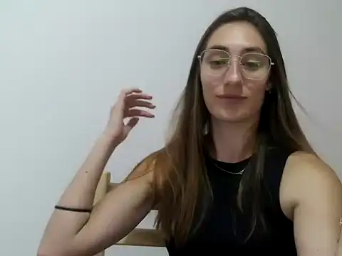 Noracherry online show from 13, 2, 2026