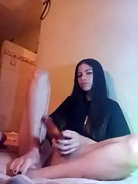 Chiquitoperopeligroso4 online show from 7, 2, 2026