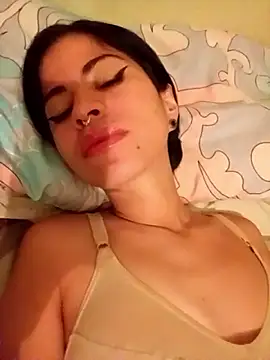 Chiquitoperopeligroso4 online show from 15, 2, 2026