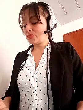 Alejandra N online show from 6, 2, 2026