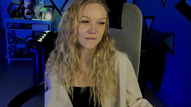 ChloeWhite online show from 7, 4, 2026