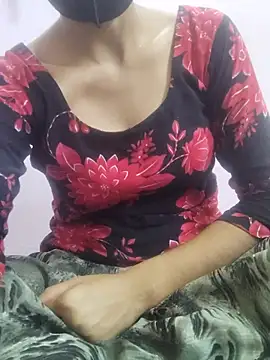 Snapshot of Kavya-Ranii chatting on 13, 7, 2026 Kavya-Ranii online show from 13, 7, 2026