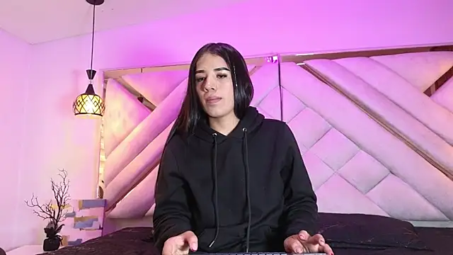 zoevg online show from 6, 3, 2026