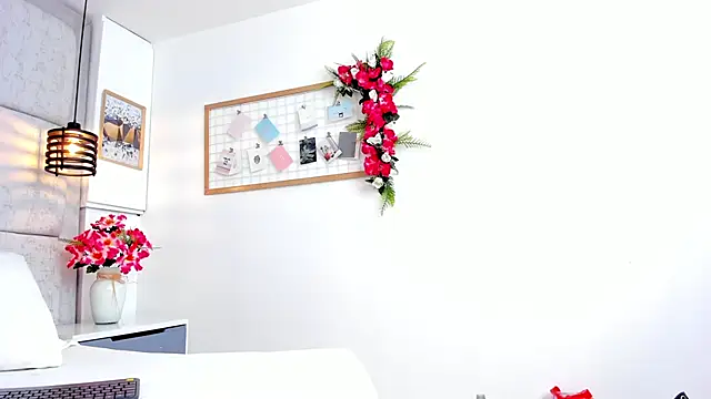 IvonneOwen online show from 18, 4, 2026