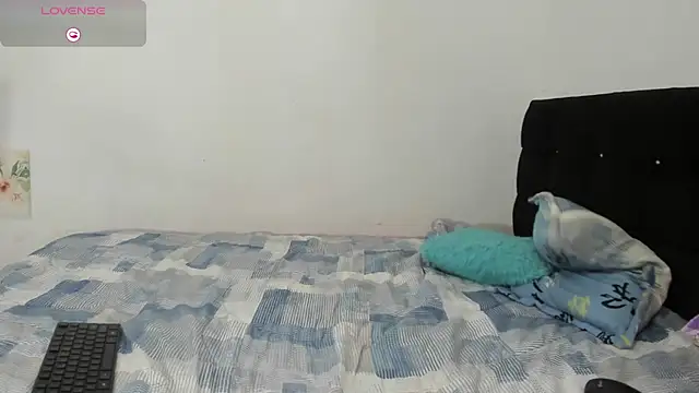 Itsmaraia2002 online show from 13, 1, 2026