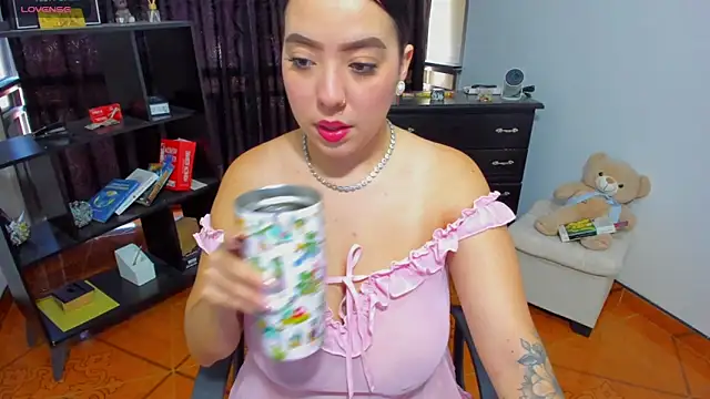 SophiiaRios  online show from 11, 6, 2026