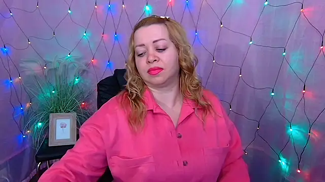 Snapshot of OliviaVerr chatting on 8, 2, 2026 OliviaVerr online show from 8, 2, 2026