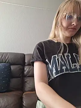 Snapshot of BunnySnowFlake chatting on 22, 4, 2026 BunnySnowFlake online show from 22, 4, 2026