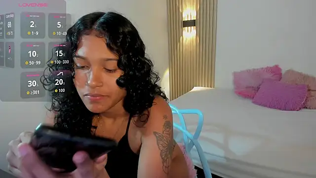 LyraFrost5 online show from 25, 2, 2026