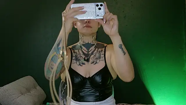 sarahe9769 online show from 15, 4, 2026