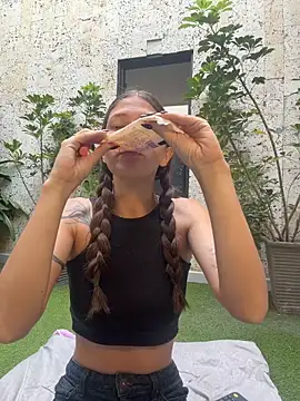 EmmaJhoons online show from 6, 2, 2026