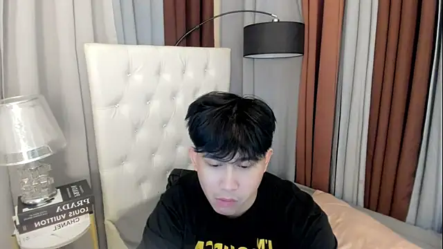 Snapshot of davincihugecock chatting on 4, 7, 2026 davincihugecock online show from 4, 7, 2026