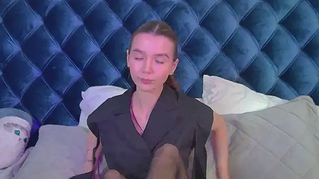 VanessaVienne online show from 18, 4, 2026