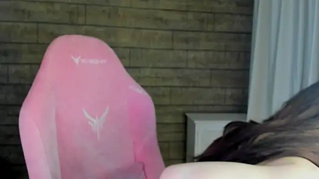 Snapshot of VanessaVienne chatting on 12, 5, 2026 VanessaVienne online show from 12, 5, 2026