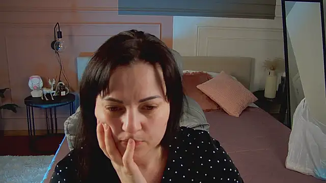  SilkyShadow  online show from 4, 3, 2026