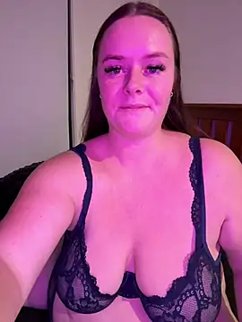 Snapshot of carinabro10 chatting on 8, 5, 2026 carinabro10 online show from 8, 5, 2026