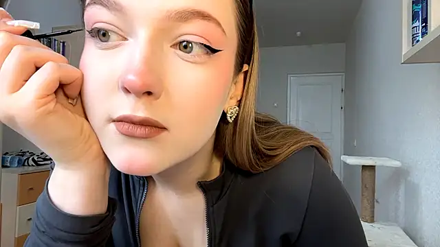 JammieMickiewicz online show from 12, 4, 2026