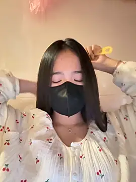 Gwen879 online show from 10, 3, 2026