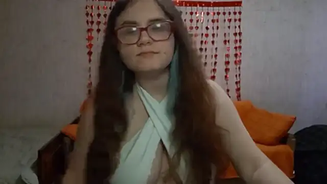 Miyabeee online show from 4, 4, 2026
