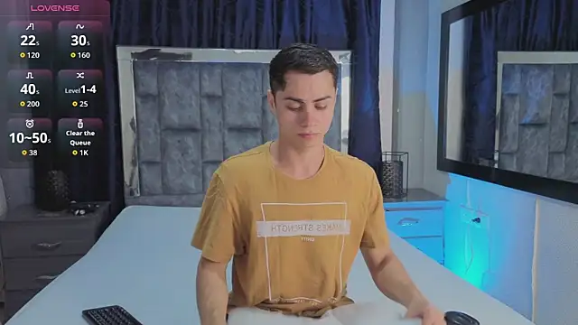 LeoMonnroe online show from 16, 4, 2026