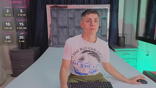 LeoMonnroe online show from 21, 4, 2026