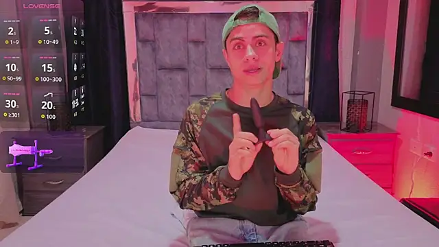 LeoMonnroe online show from 21, 4, 2026