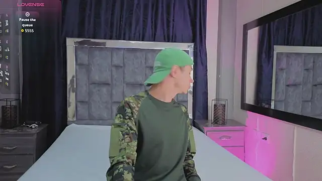 LeoMonnroe online show from 20, 4, 2026