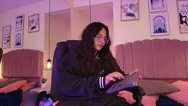 Hanabie  online show from 10, 2, 2026