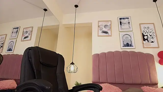 Hanabie  online show from 14, 4, 2026