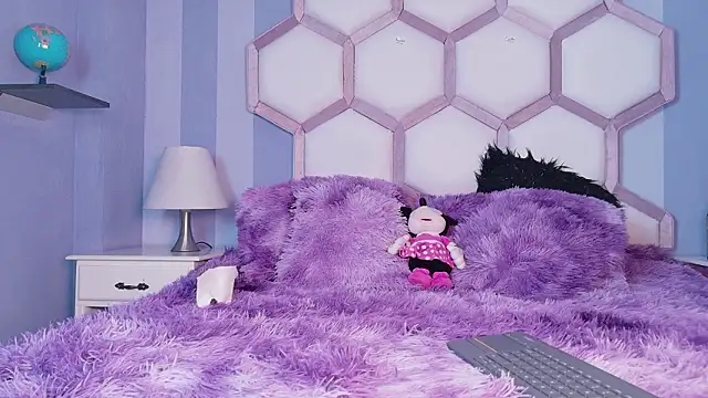 yvi taylor online show from 4, 2, 2026