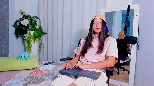 ViictoriiaSaenz online show from 24, 4, 2026