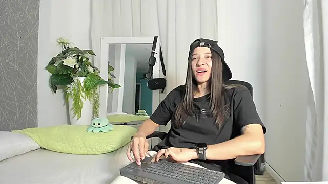 Snapshot of ViictoriiaSaenz chatting on 27, 4, 2026 ViictoriiaSaenz online show from 27, 4, 2026