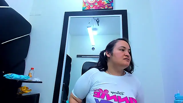 MiaRouss69 online show from 12, 5, 2026