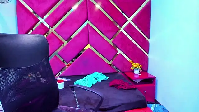 MiaRouss69 online show from 13, 2, 2026