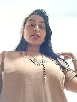 Snapshot of LunaRouuse_ chatting on 8, 5, 2026 LunaRouuse online show from 8, 5, 2026