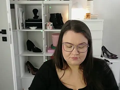 HollyDanceSoul online show from 6, 3, 2026