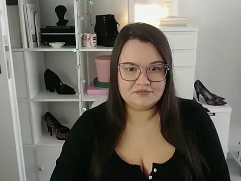 HollyDanceSoul online show from 5, 3, 2026