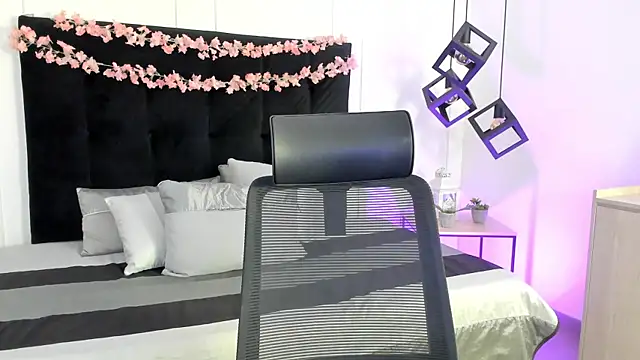 Abriil cutee online show from 4, 4, 2026