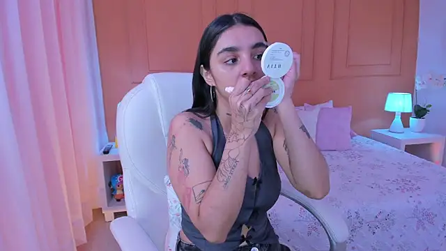 Snapshot of Abriil_cutee chatting on 4, 5, 2026 Abriil cutee online show from 4, 5, 2026